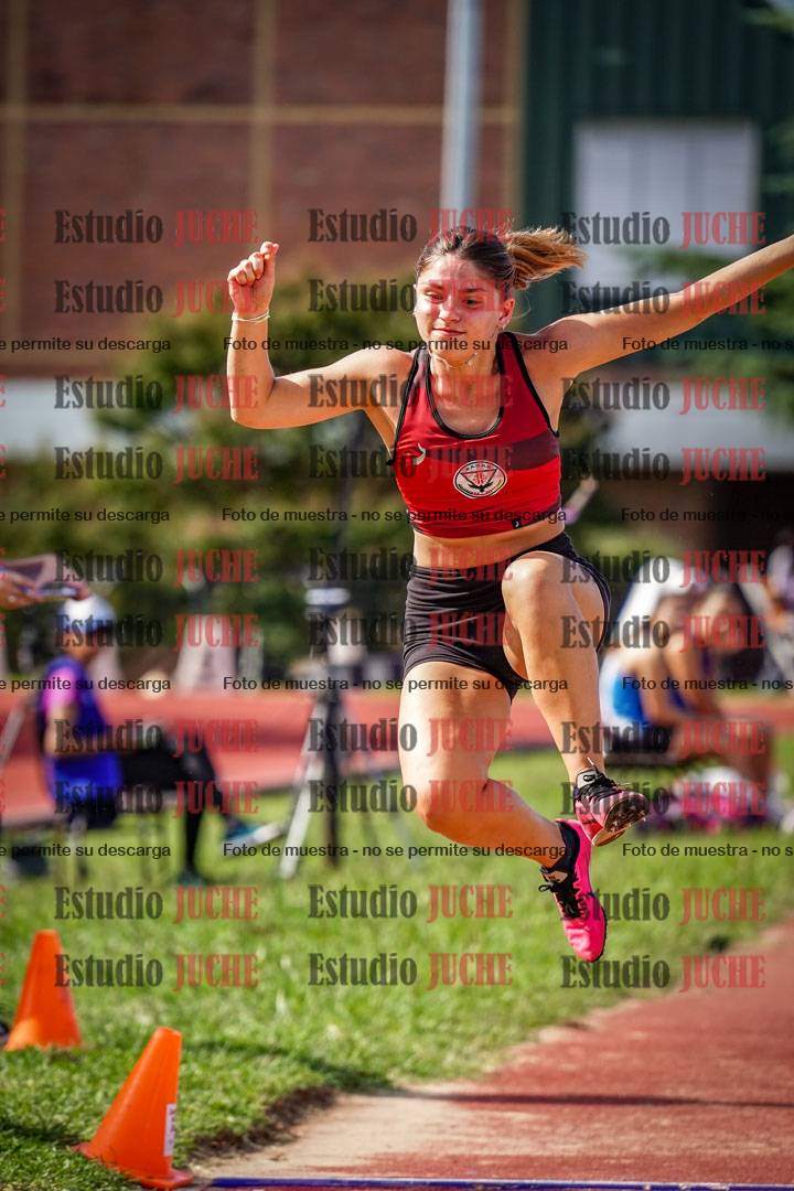 Fotos del salto en largo de mujeres