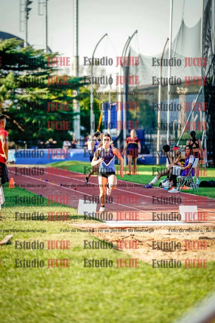 Fotos del salto en largo de mujeres