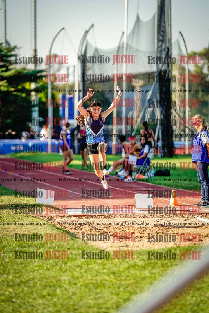 Fotos del salto en largo de mujeres