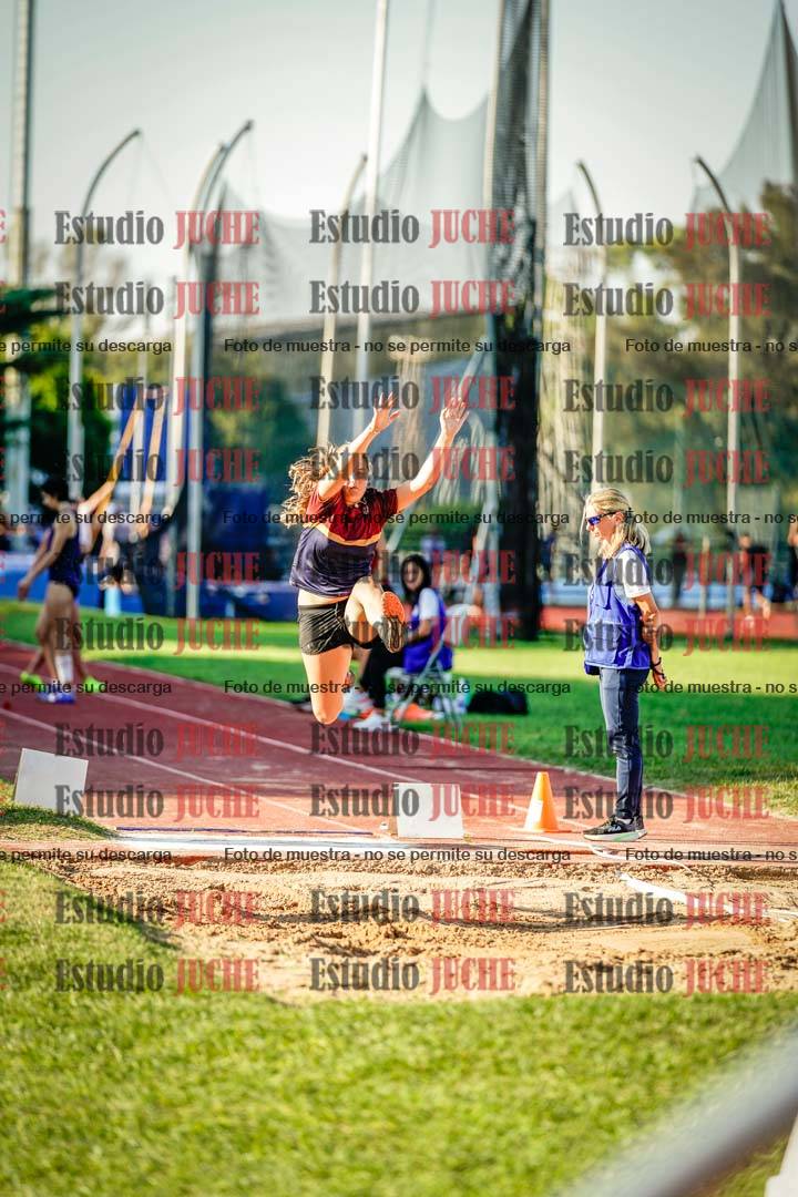 Fotos del salto en largo de mujeres