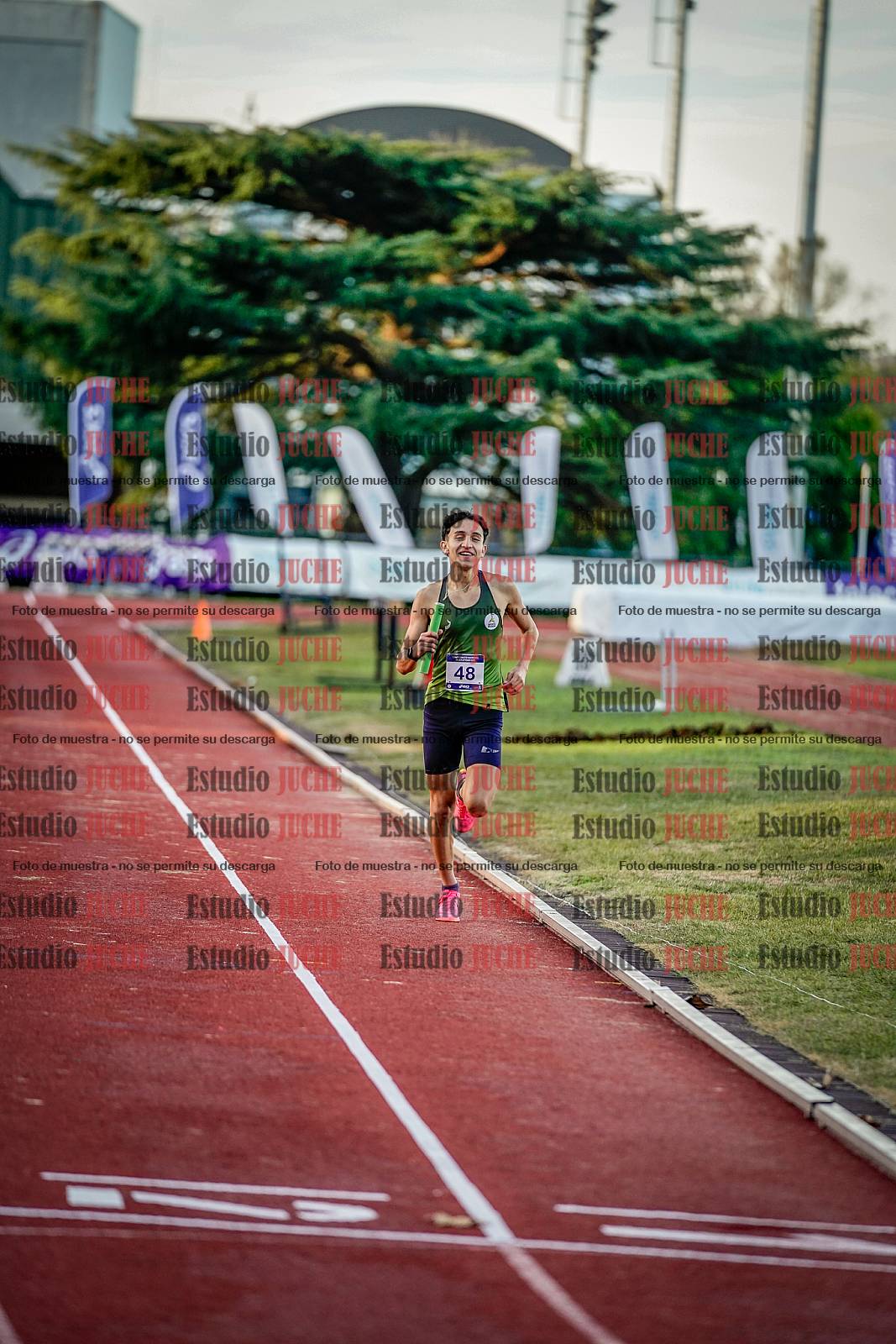 Fotos de las postas 4x400 m de varones