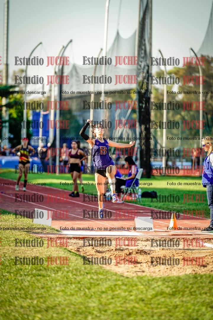 Fotos del salto en largo de mujeres