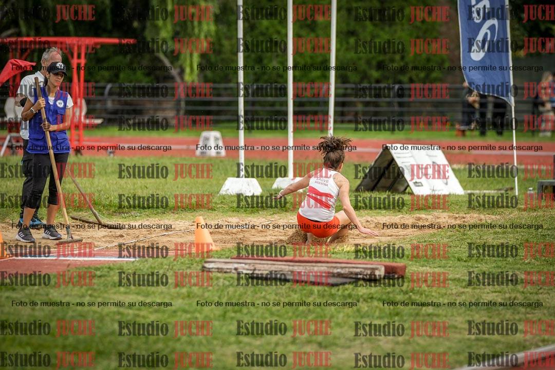 Fotos del salto en largo de mujeres - mayores
