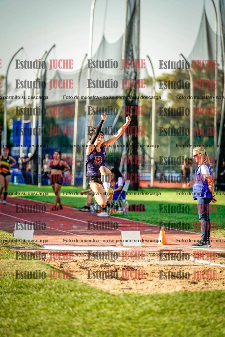 Fotos del salto en largo de mujeres
