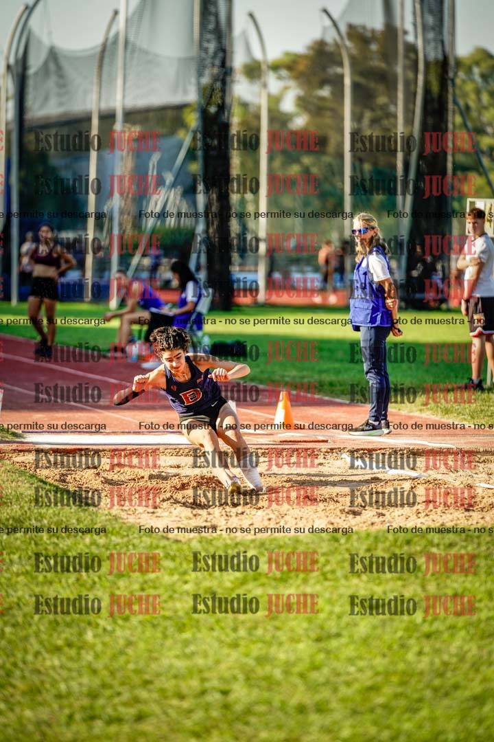 Fotos del salto en largo de mujeres