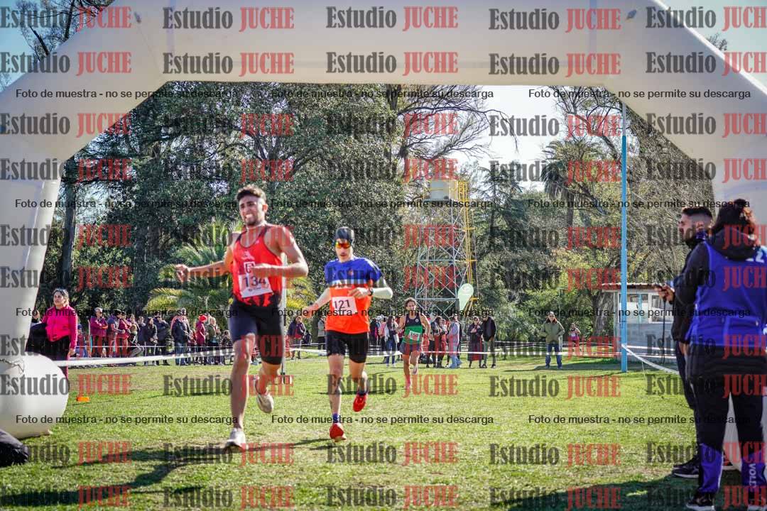 Fotos de la llegada del cross de 8000 m