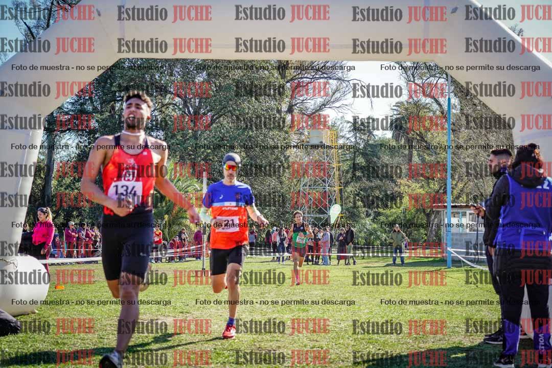Fotos de la llegada del cross de 8000 m