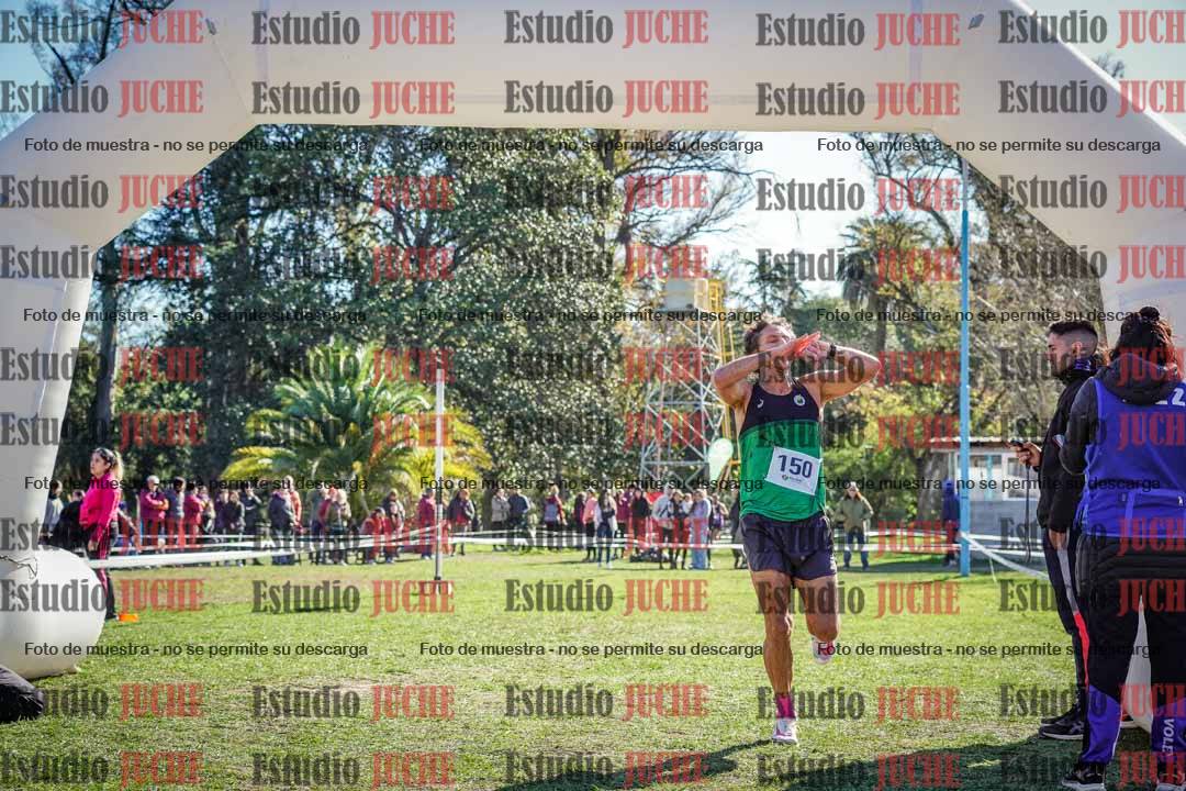 Fotos de la llegada del cross de 8000 m