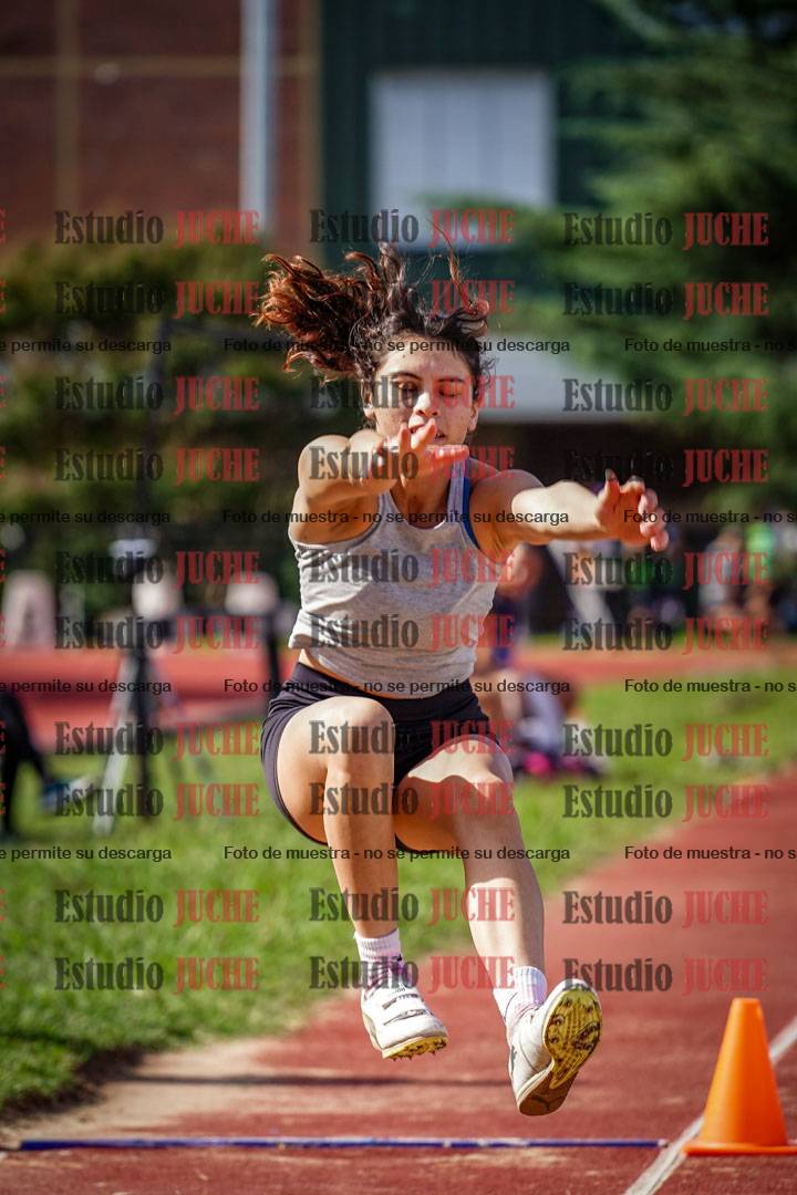 Fotos del salto en largo de mujeres