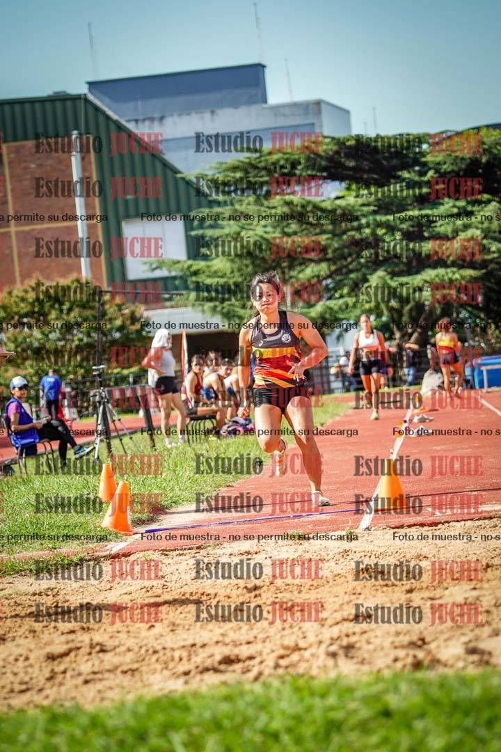 Fotos del salto en largo de mujeres