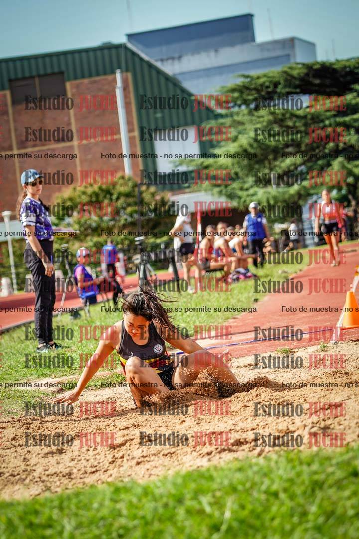 Fotos del salto en largo de mujeres