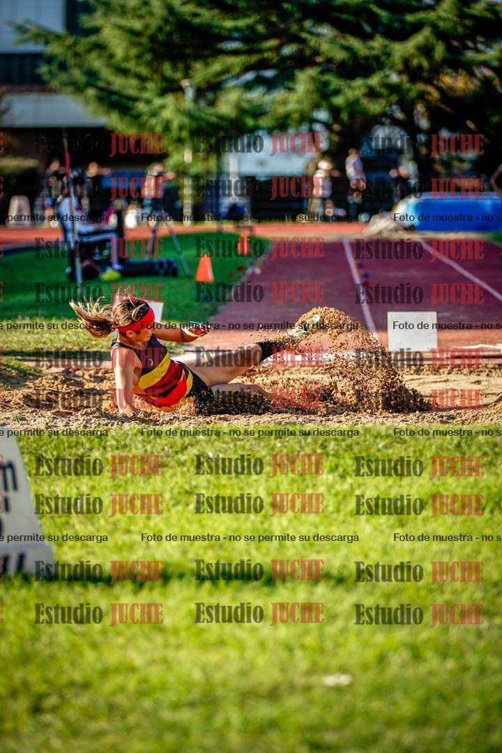 Fotos del salto en largo de mujeres
