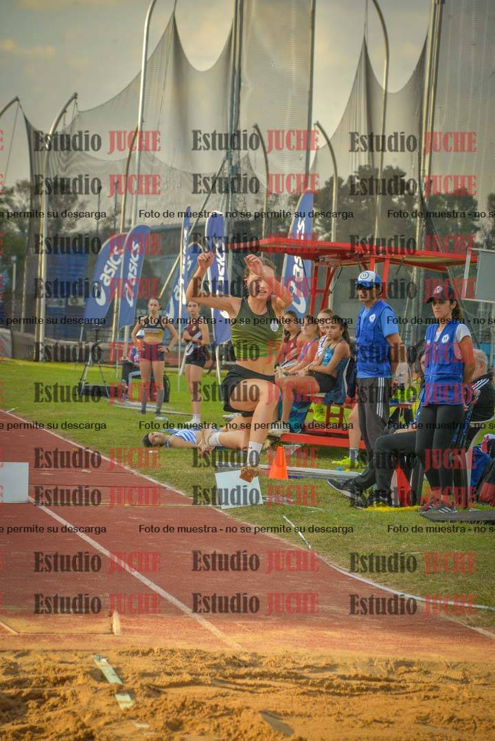 Fotos del salto en largo de mujeres