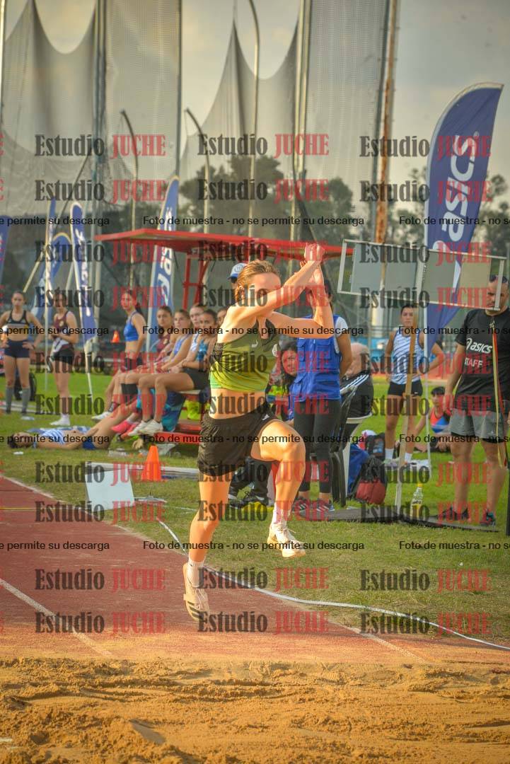 Fotos del salto en largo de mujeres