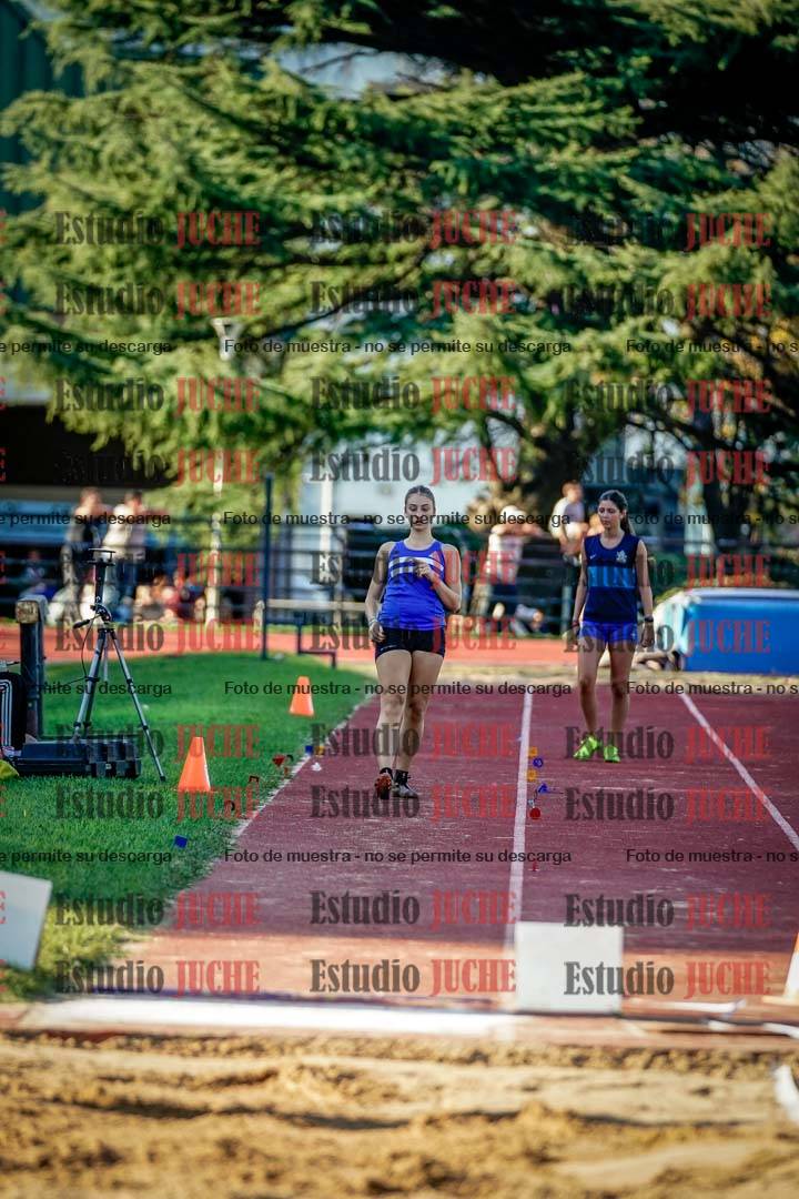 Fotos del salto en largo de mujeres