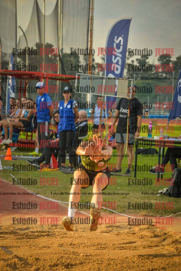 Fotos del salto en largo de mujeres