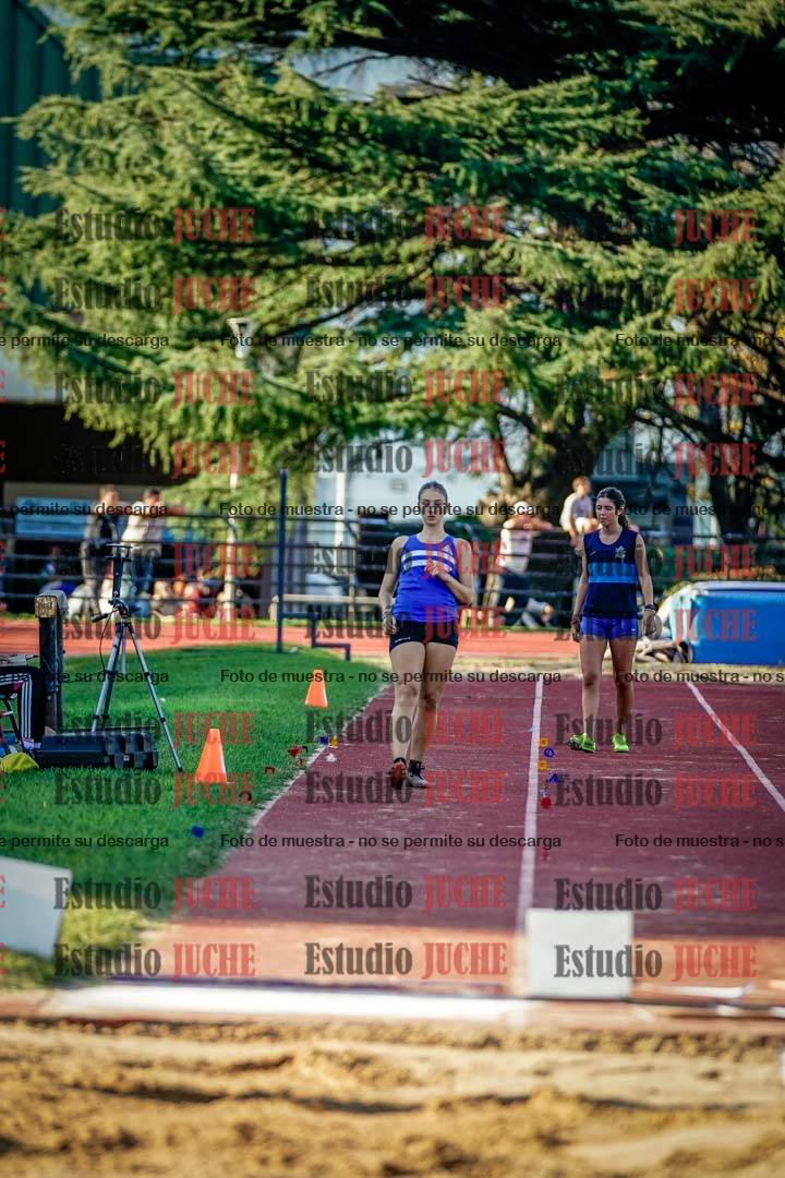 Fotos del salto en largo de mujeres