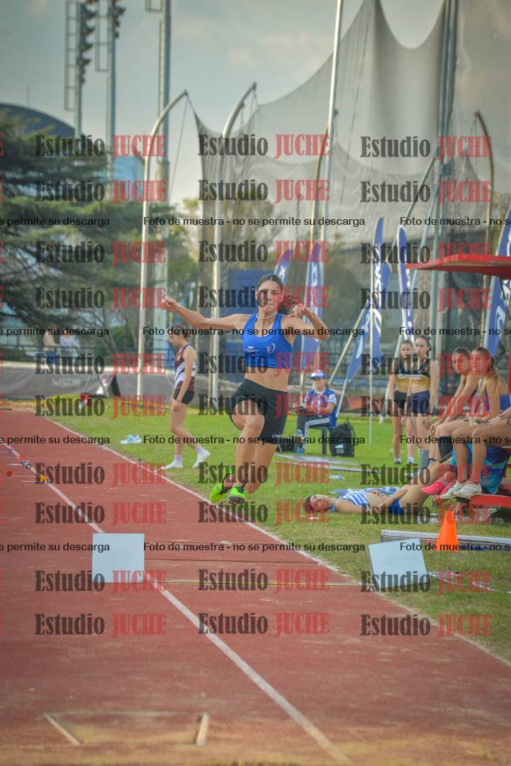 Fotos del salto en largo de mujeres