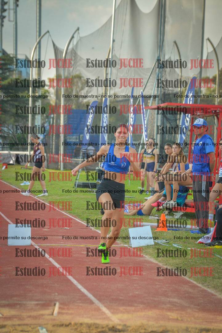 Fotos del salto en largo de mujeres