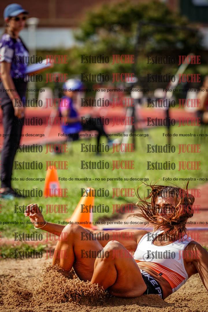 Fotos del salto en largo de mujeres