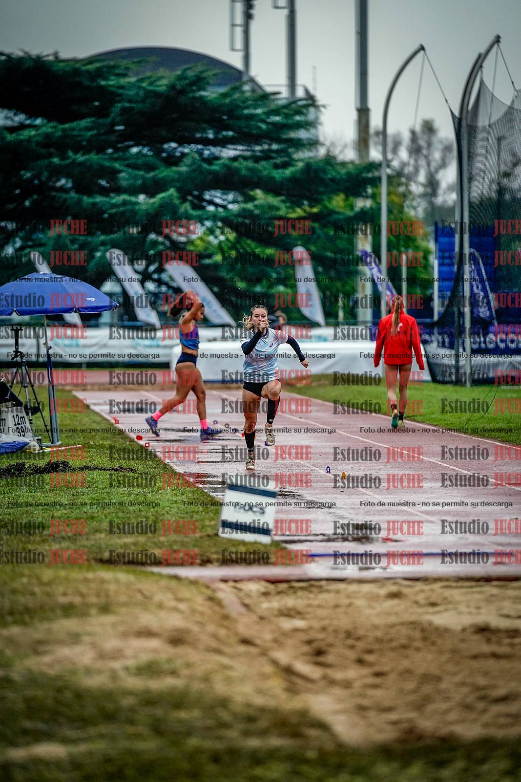 Fotos del salto en largo de mujeres