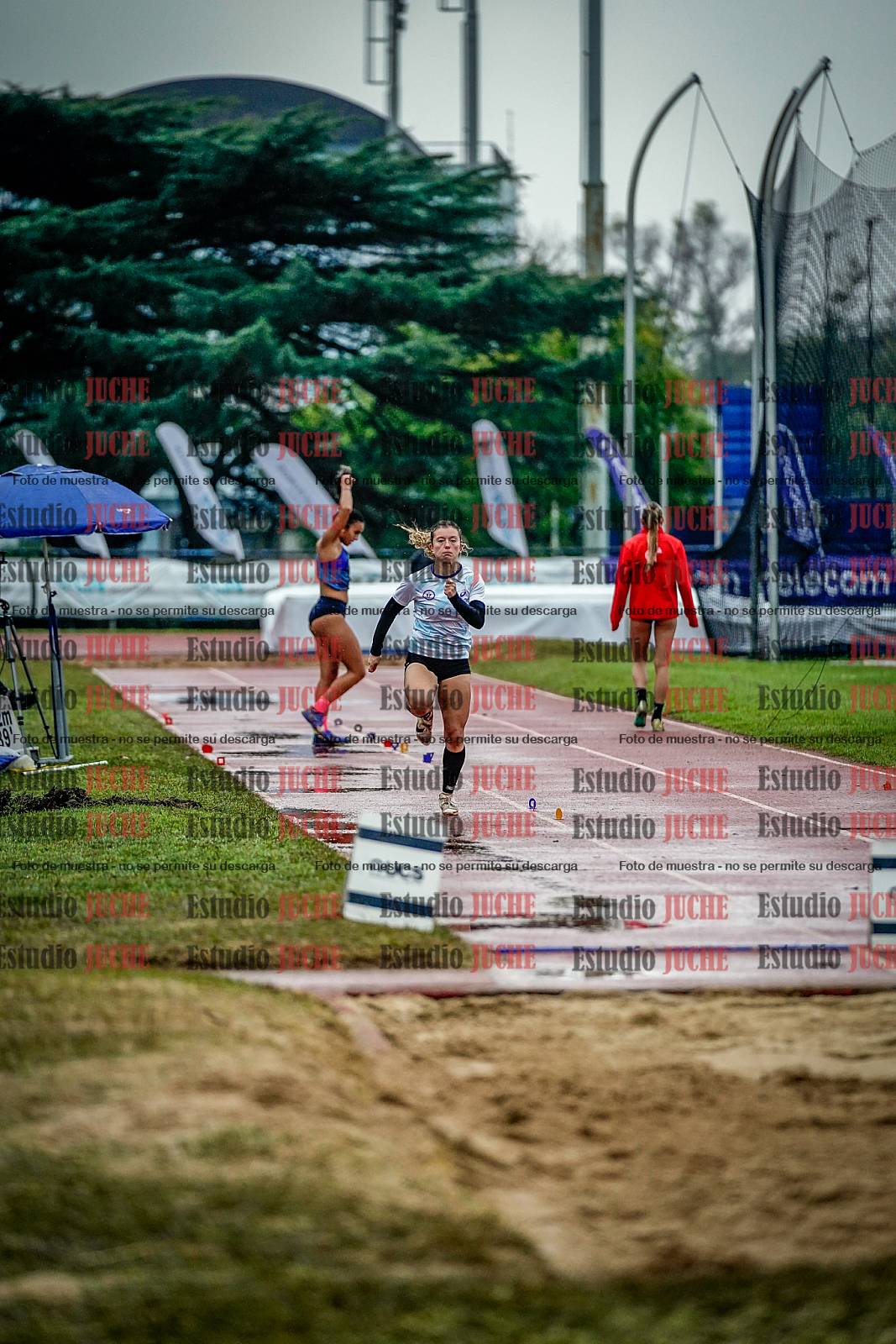 Fotos del salto en largo de mujeres