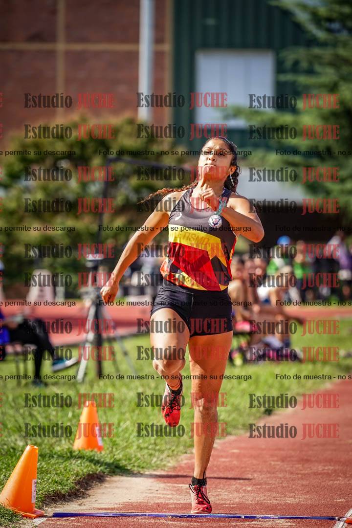 Fotos del salto en largo de mujeres