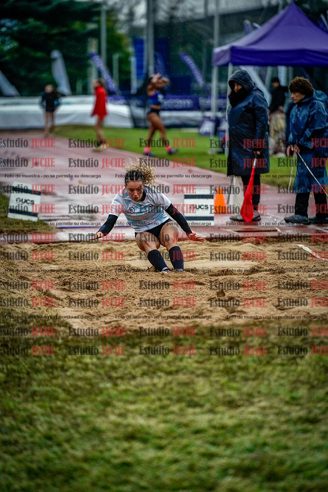 Fotos del salto en largo de mujeres