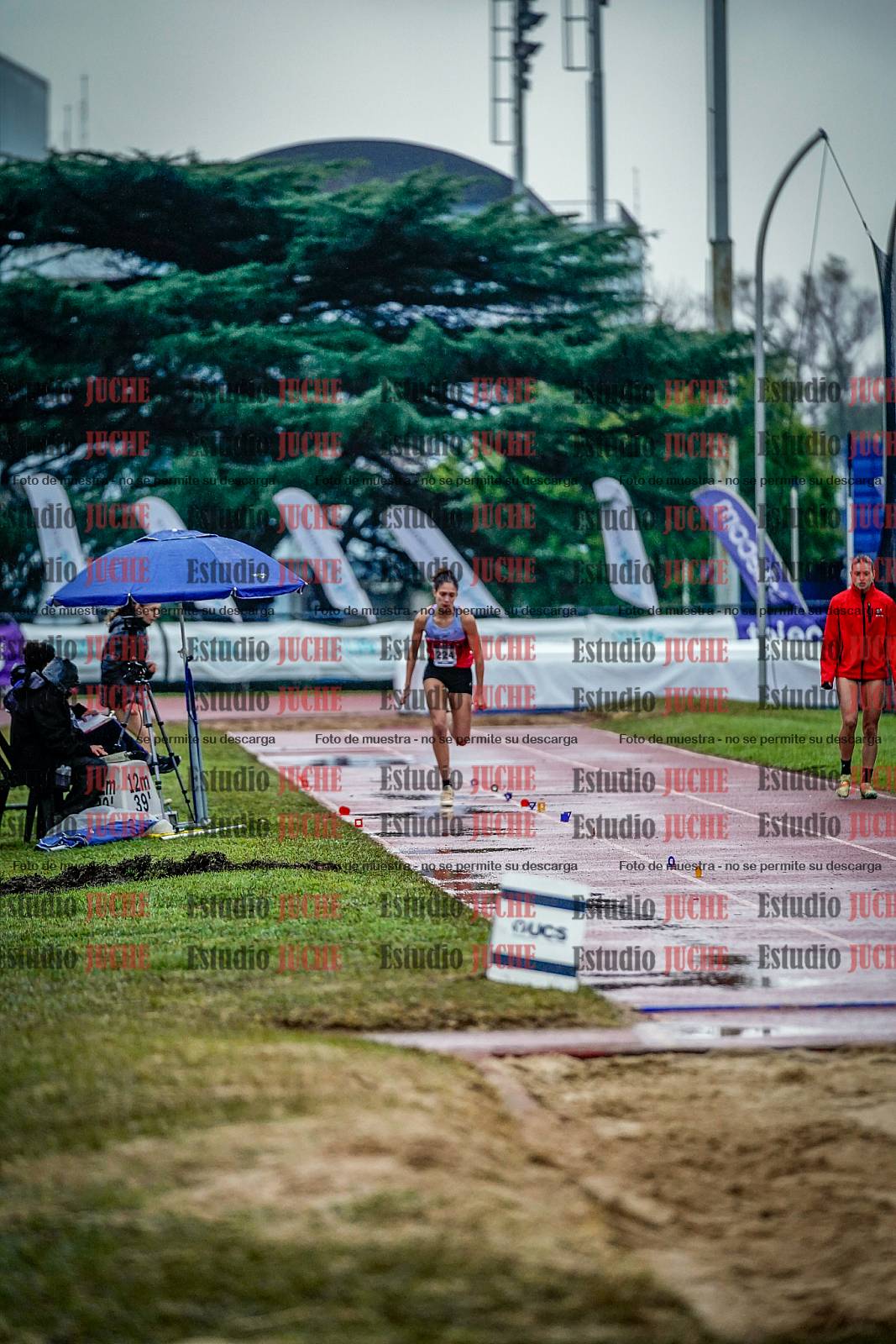 Fotos del salto en largo de mujeres