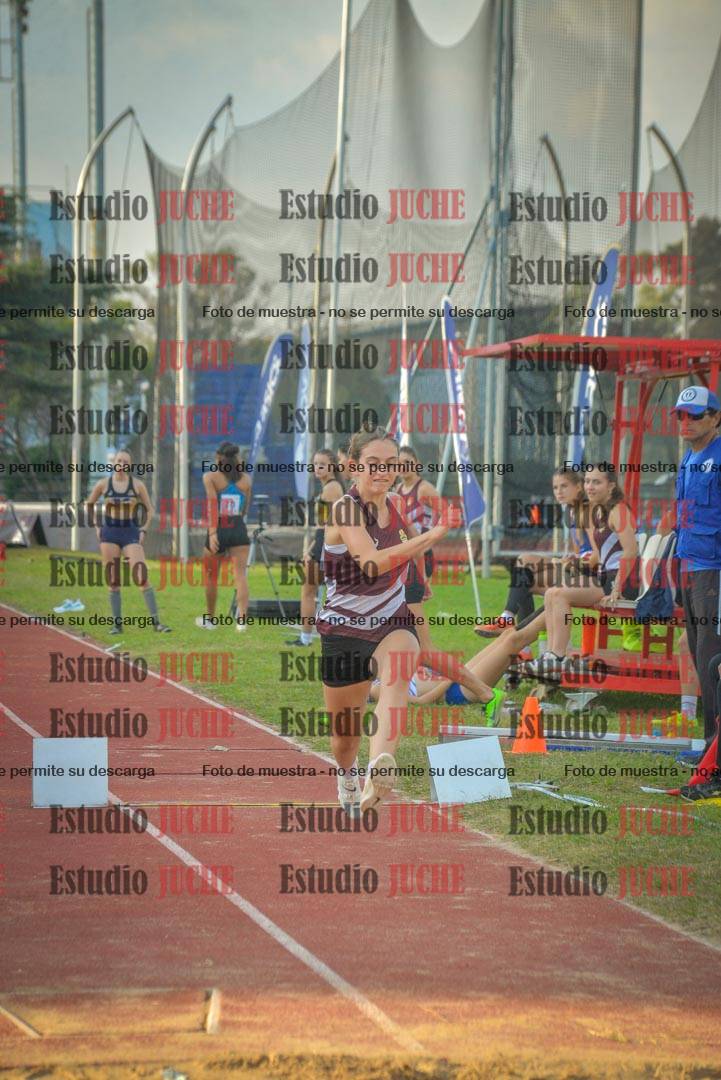 Fotos del salto en largo de mujeres