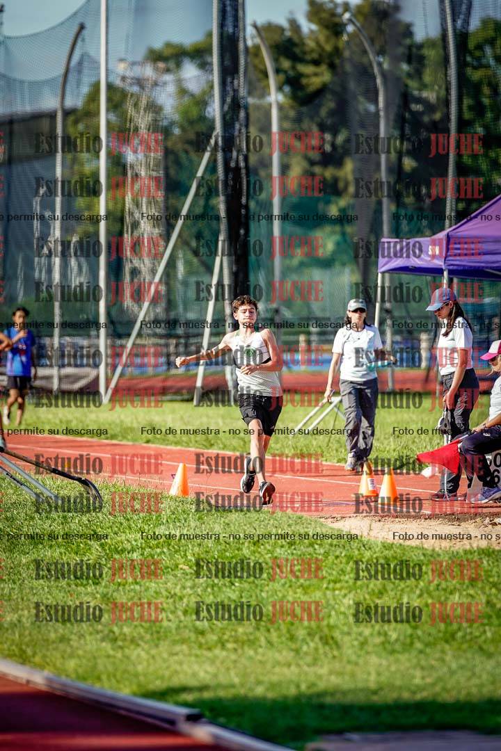 Fotos del salto en largo de varones