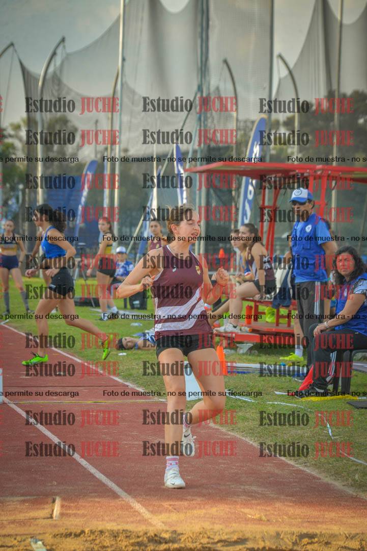 Fotos del salto en largo de mujeres
