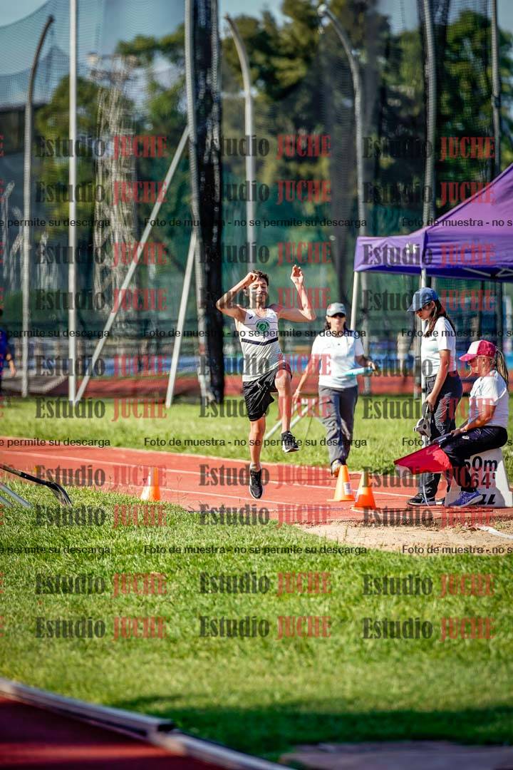 Fotos del salto en largo de varones