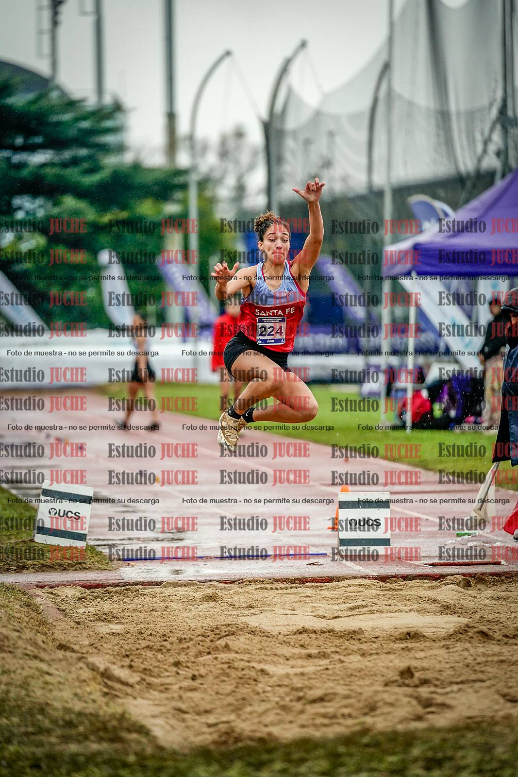 Fotos del salto en largo de mujeres