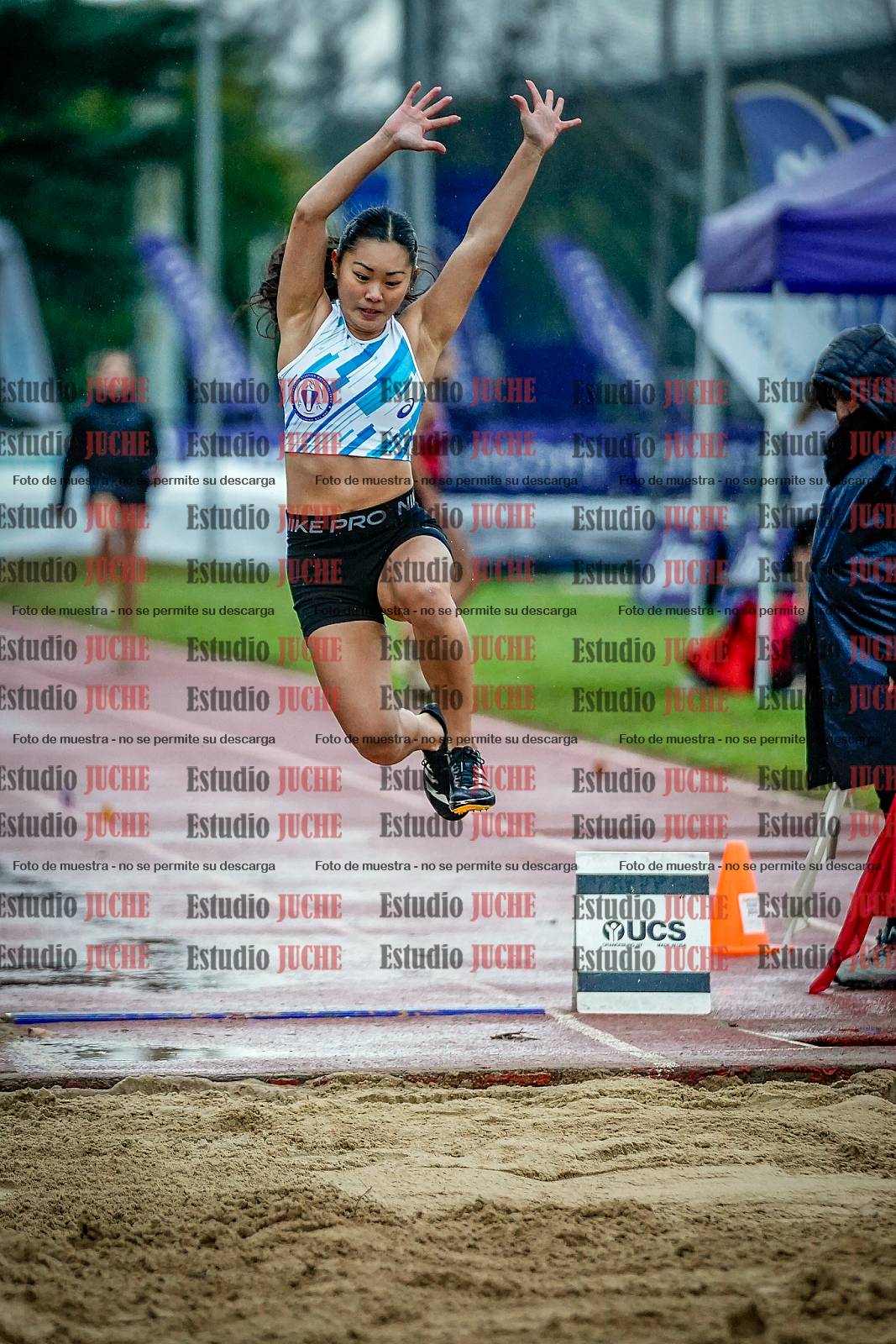 Fotos del salto en largo de mujeres