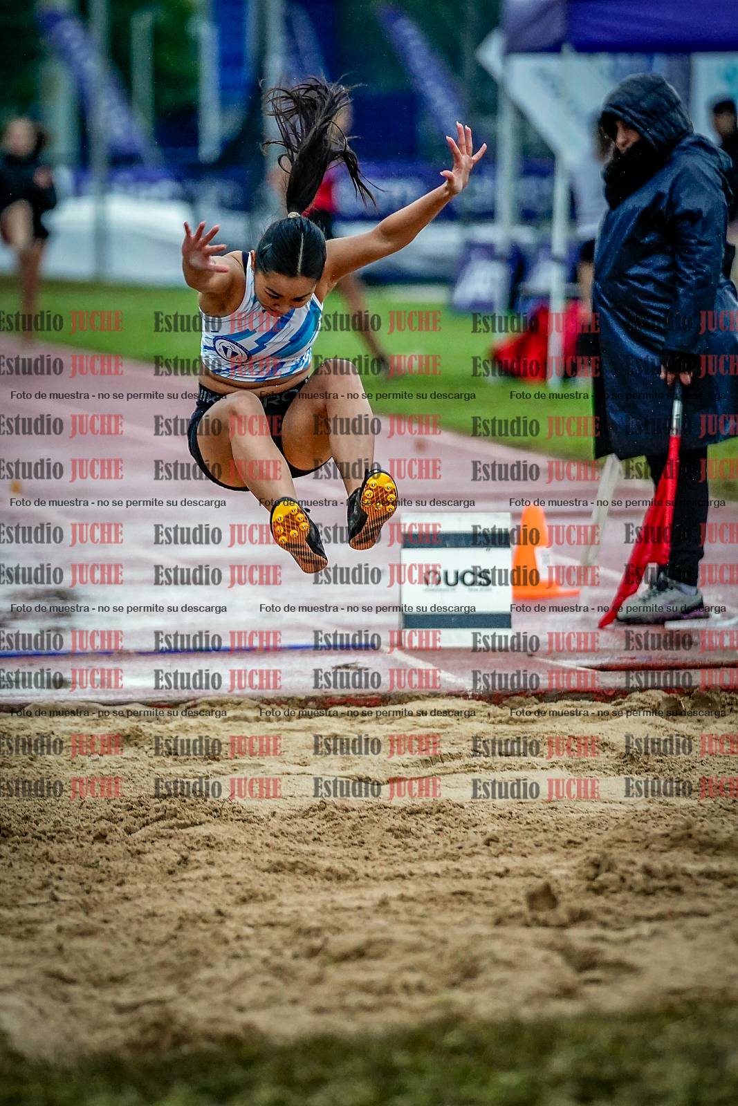 Fotos del salto en largo de mujeres