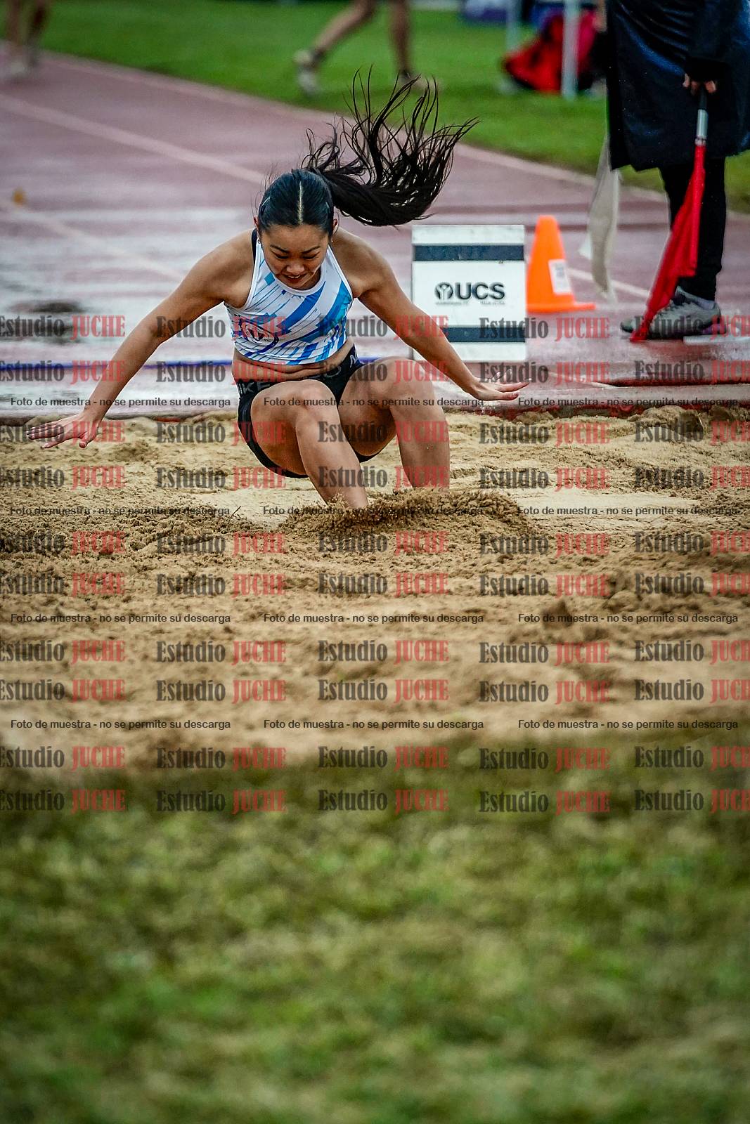 Fotos del salto en largo de mujeres