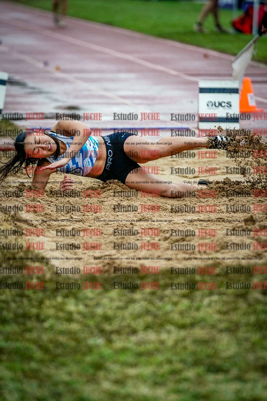 Fotos del salto en largo de mujeres