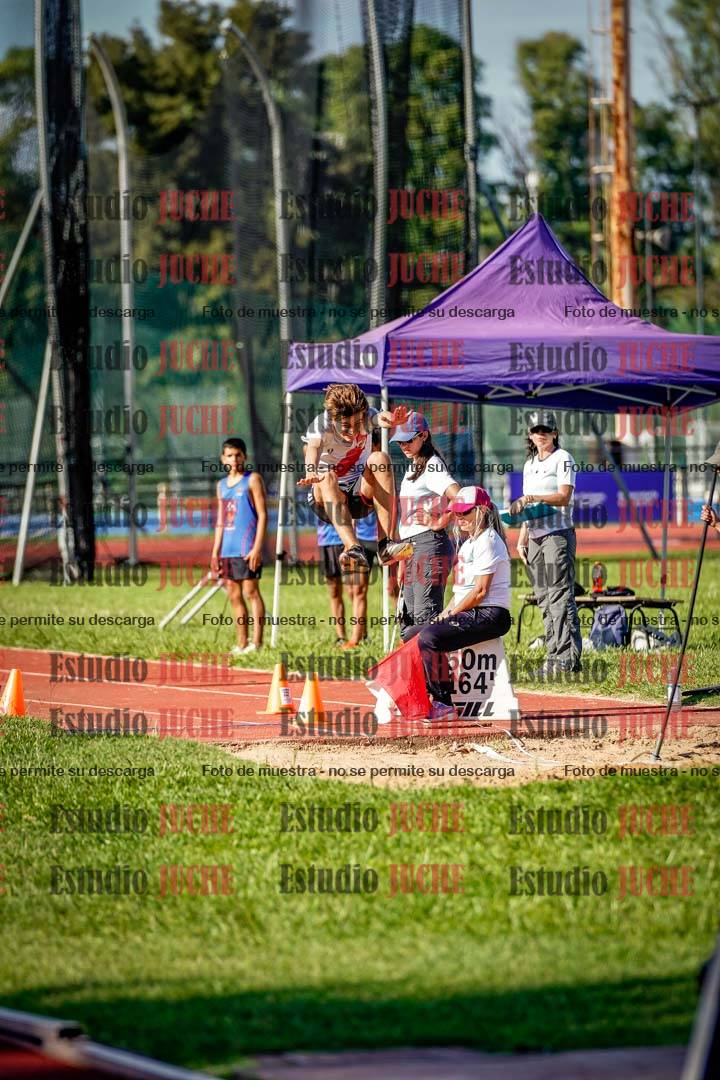 Fotos del salto en largo de varones
