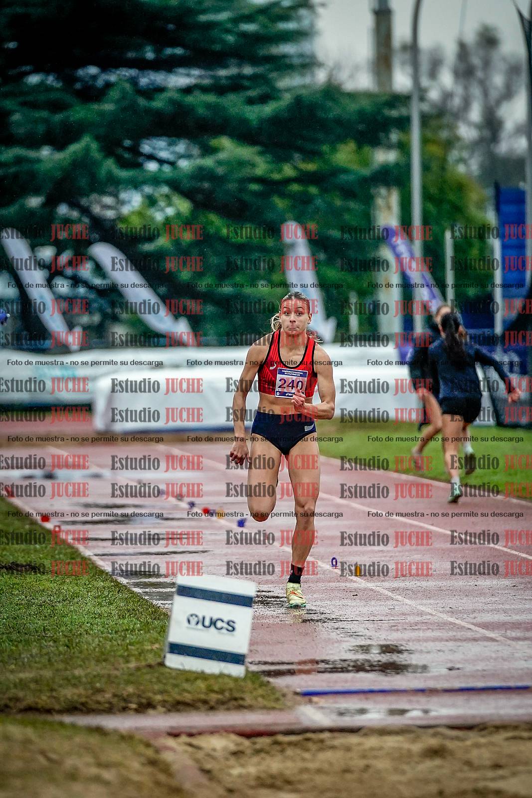 Fotos del salto en largo de mujeres