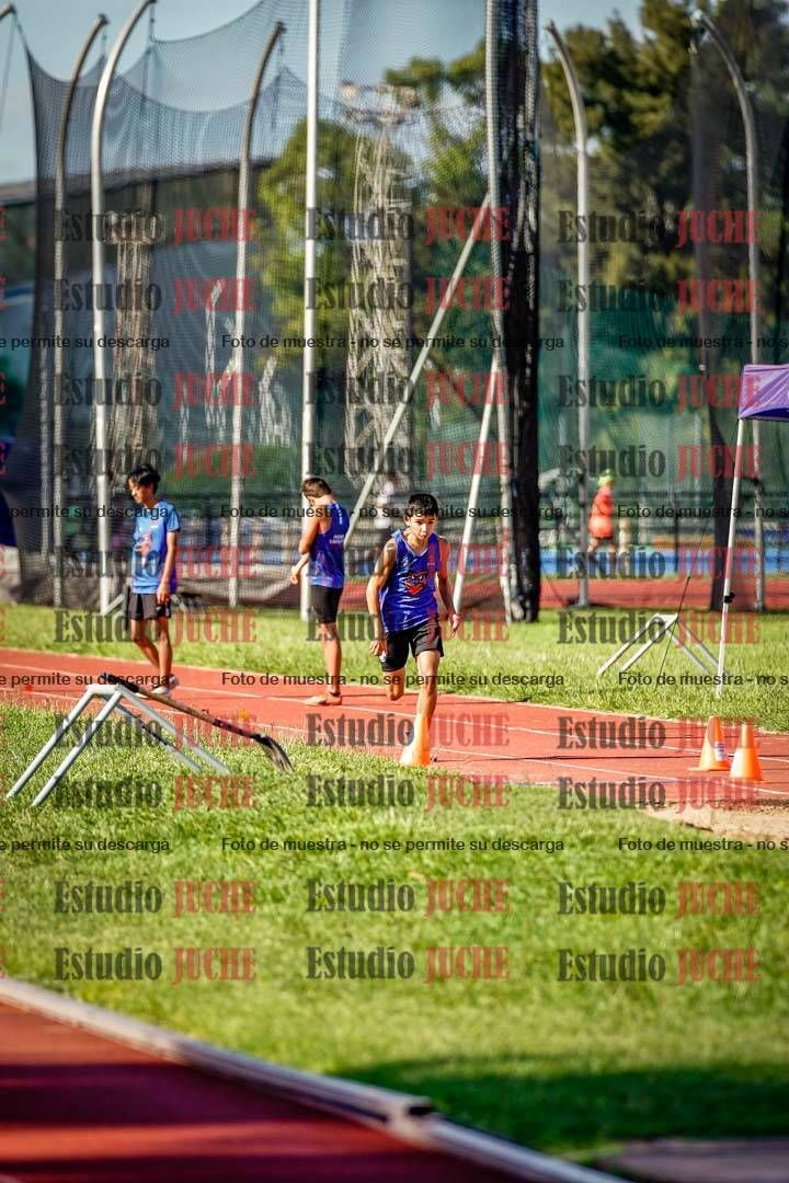 Fotos del salto en largo de varones