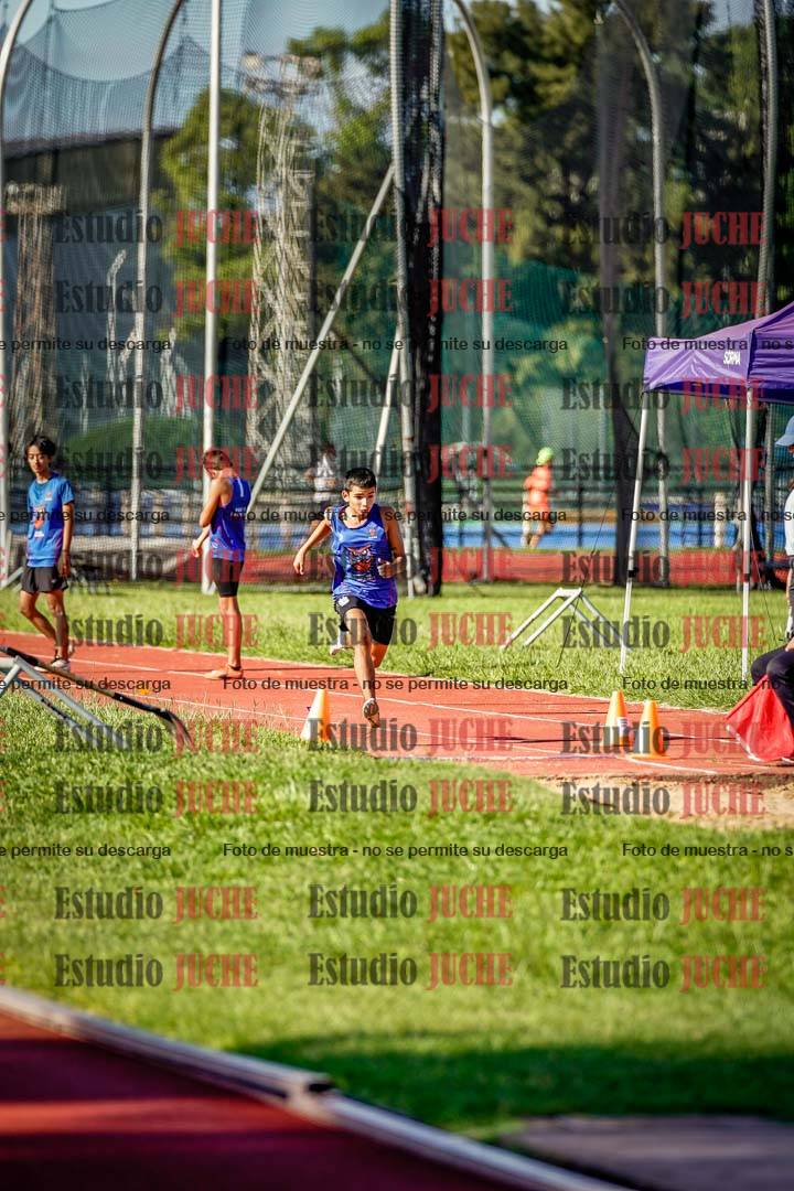 Fotos del salto en largo de varones