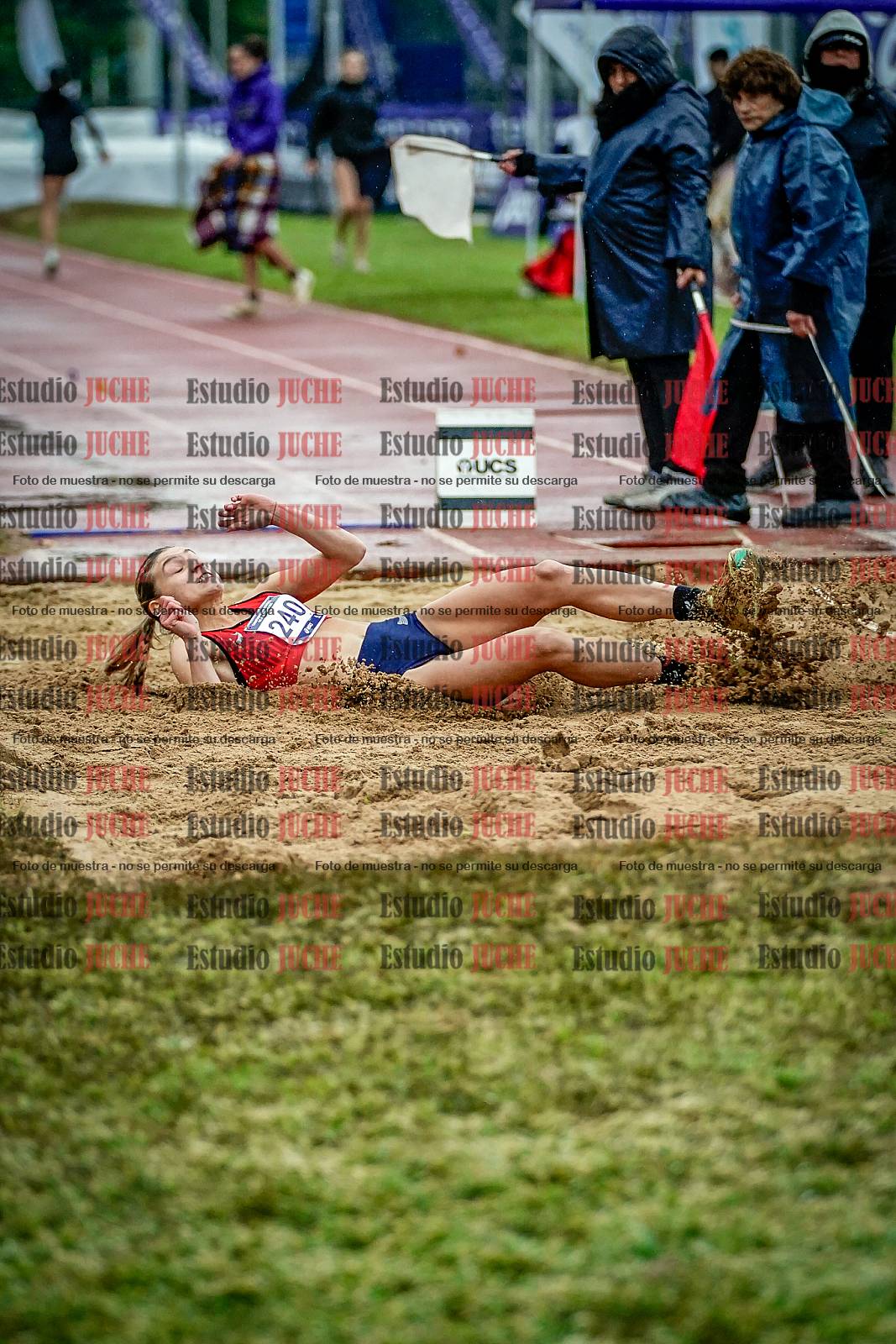Fotos del salto en largo de mujeres