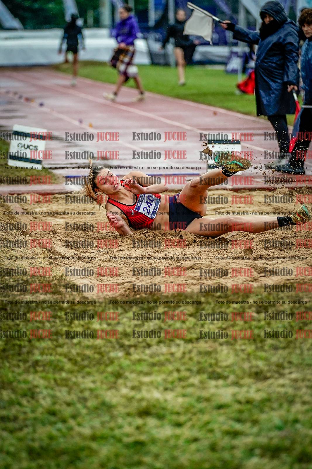 Fotos del salto en largo de mujeres