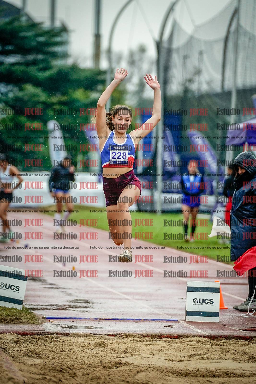 Fotos del salto en largo de mujeres