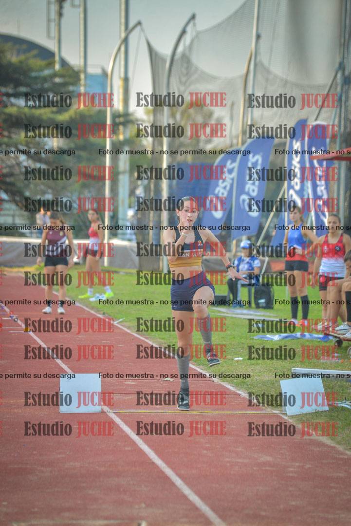 Fotos del salto en largo de mujeres