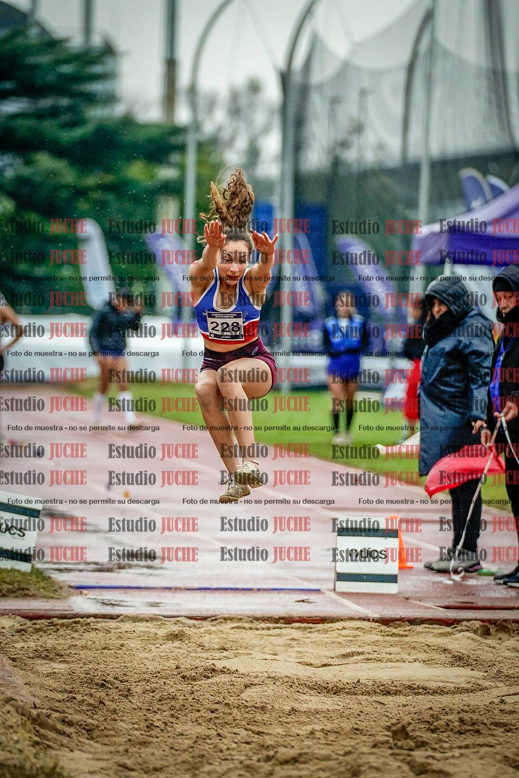 Fotos del salto en largo de mujeres