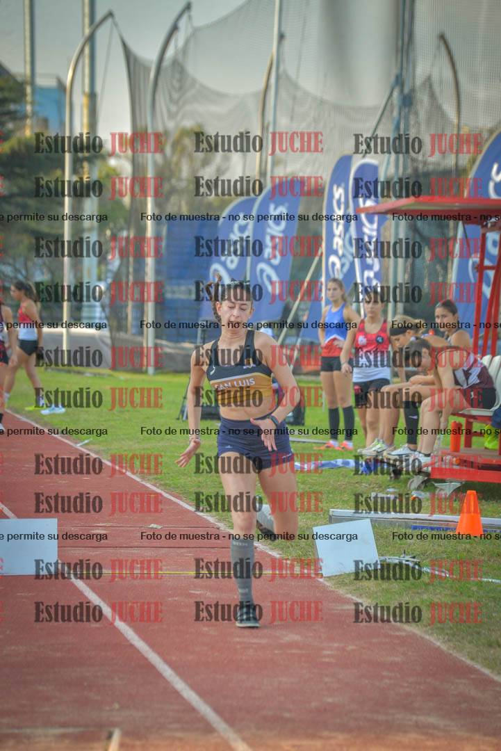 Fotos del salto en largo de mujeres