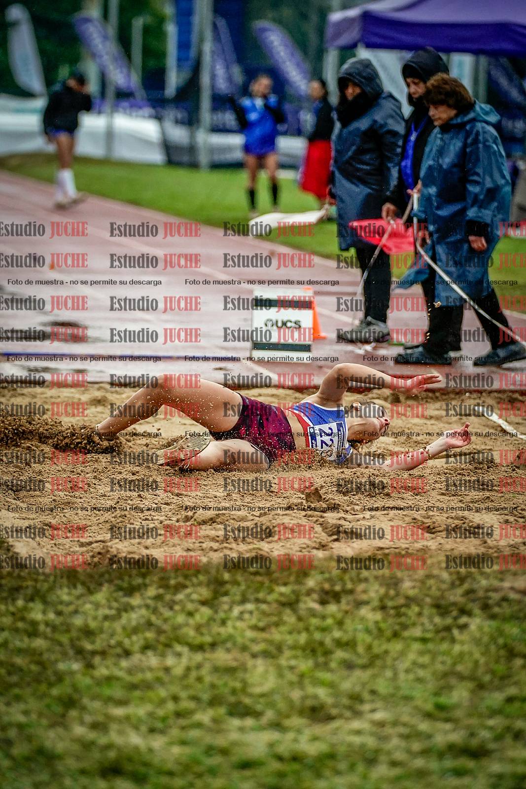 Fotos del salto en largo de mujeres