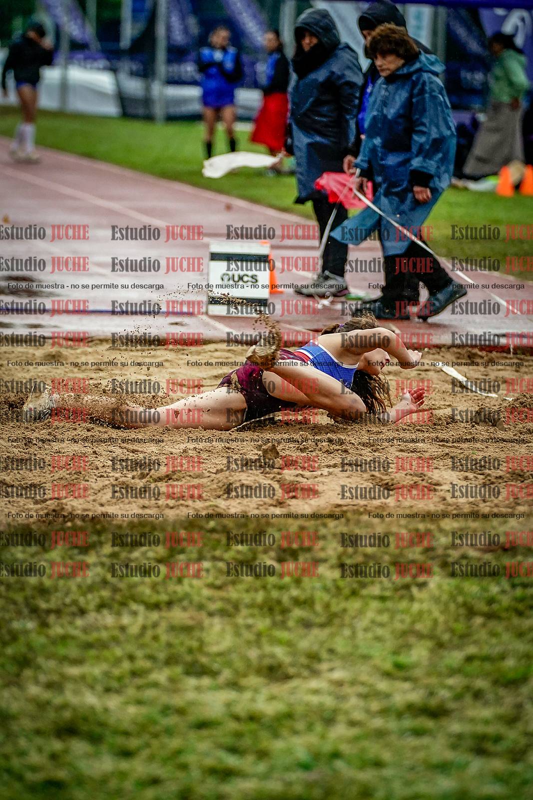 Fotos del salto en largo de mujeres
